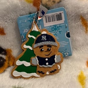 Forever Collectible New York Yankees Tree Ornament
